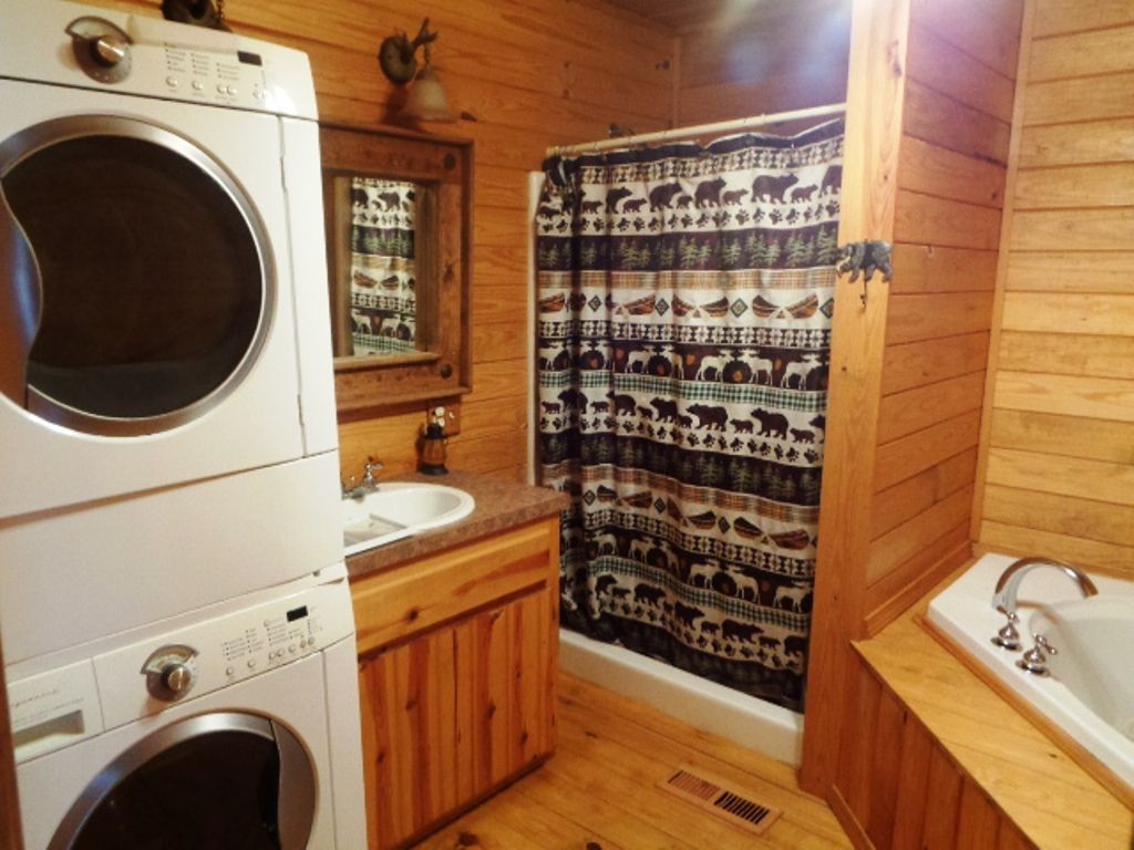 Cabin 1 Bathroom & Laundry Room